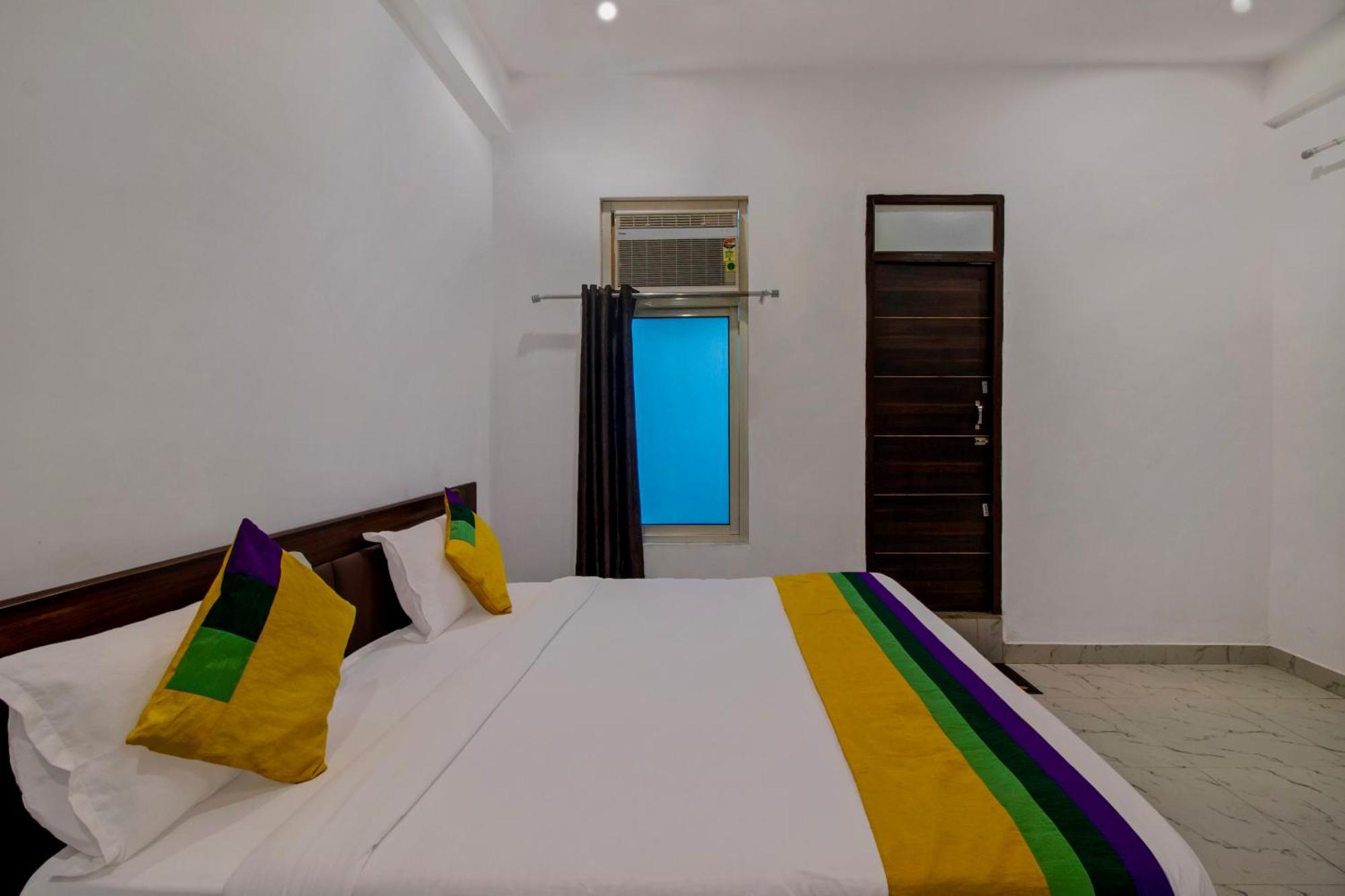Hotel O Om Pushp Residency Mathura Exteriör bild