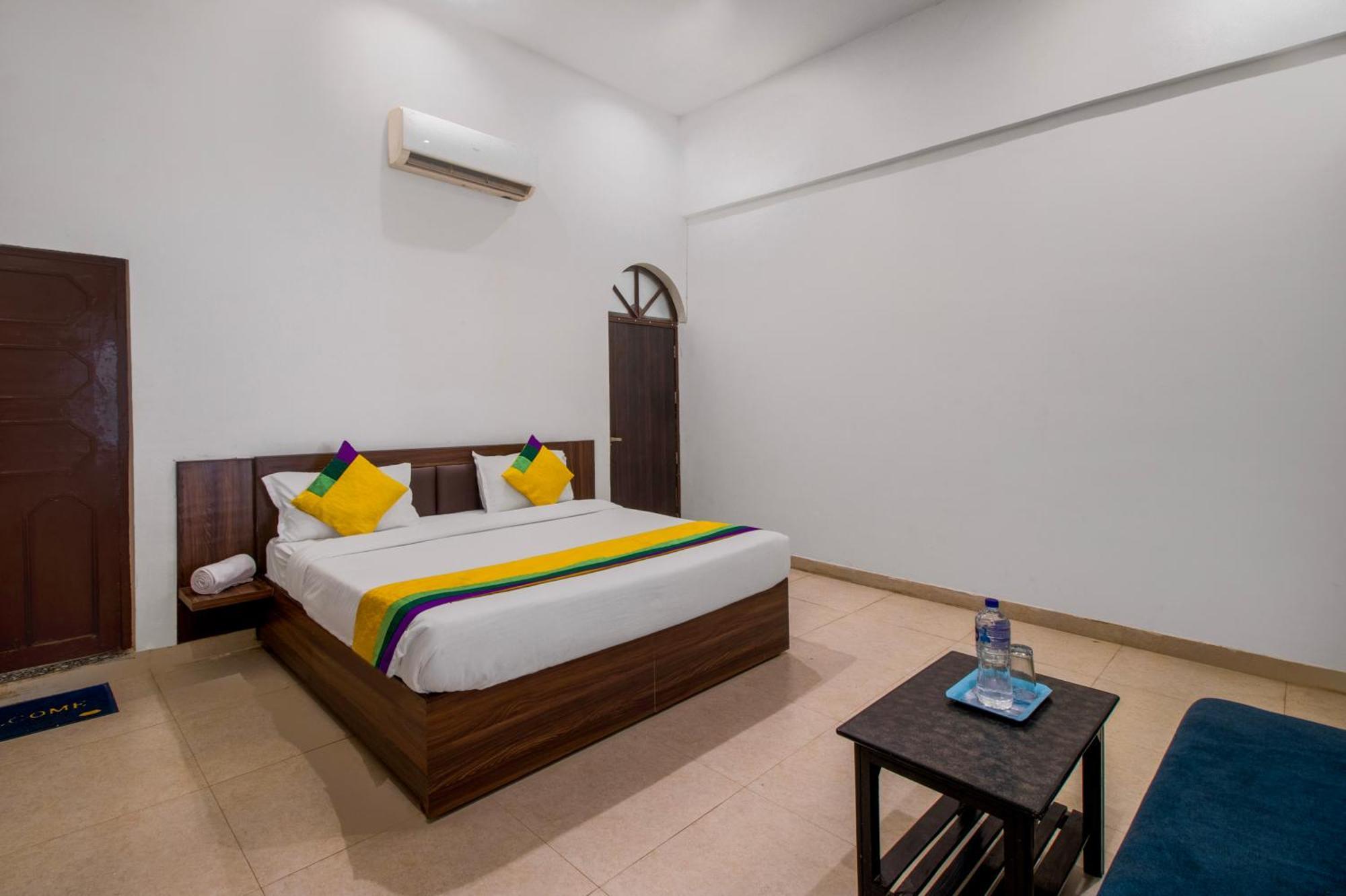 Hotel O Om Pushp Residency Mathura Exteriör bild