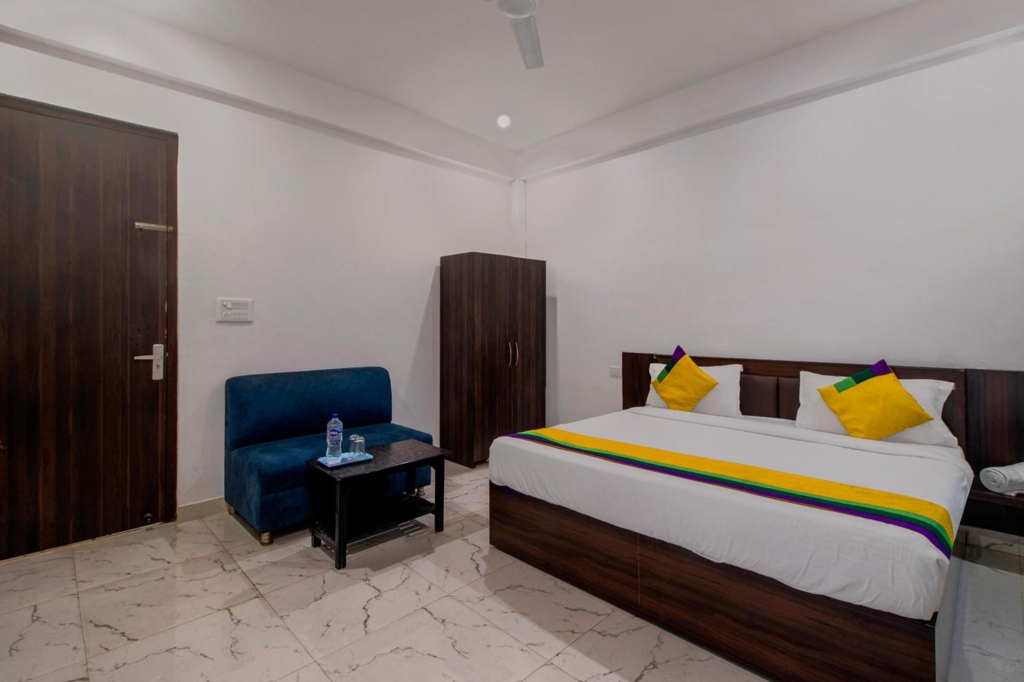Hotel O Om Pushp Residency Mathura Exteriör bild