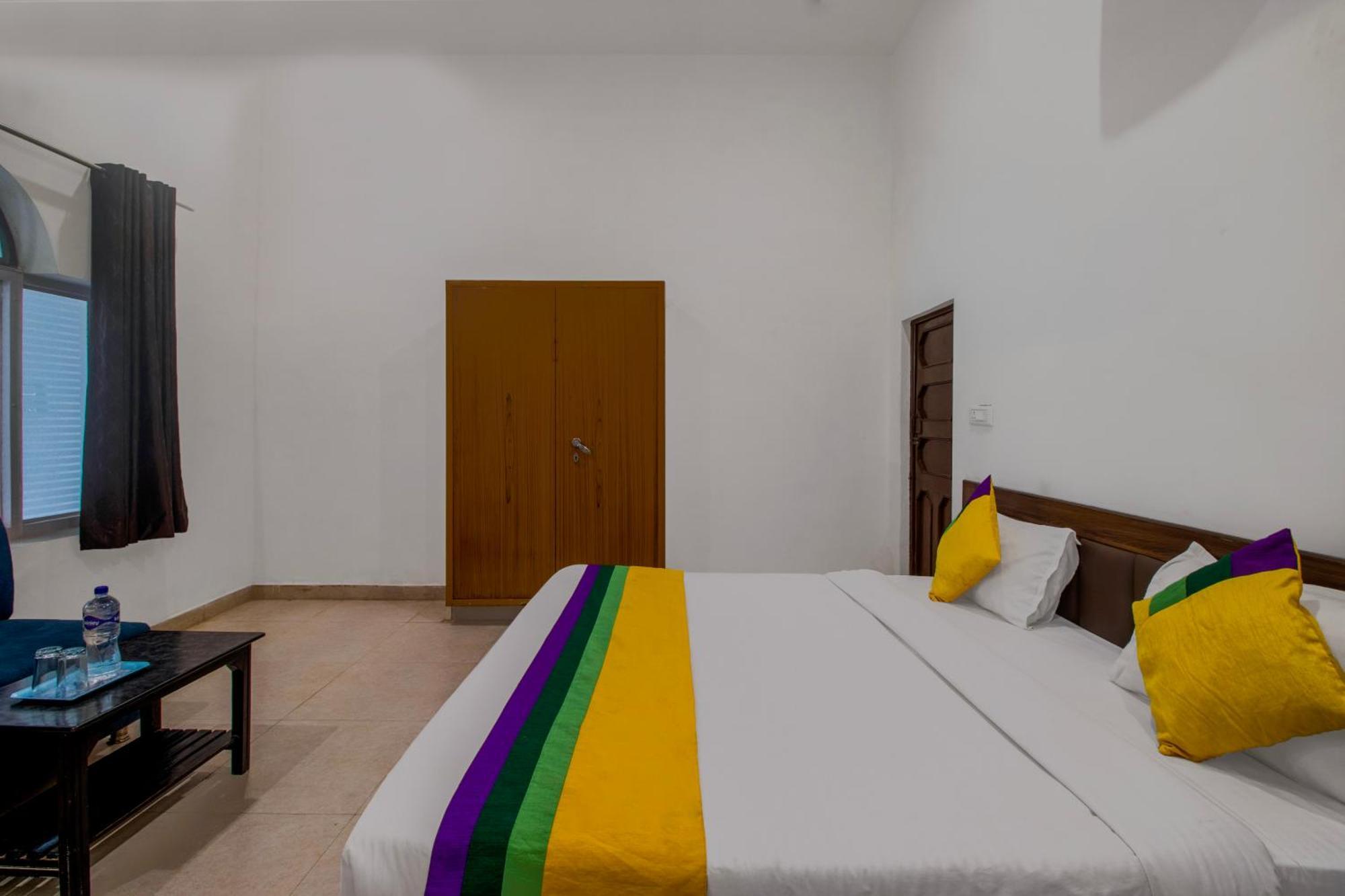 Hotel O Om Pushp Residency Mathura Exteriör bild