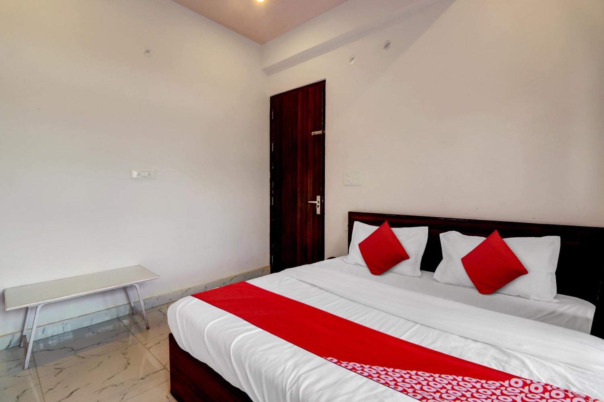 Hotel O Om Pushp Residency Mathura Exteriör bild