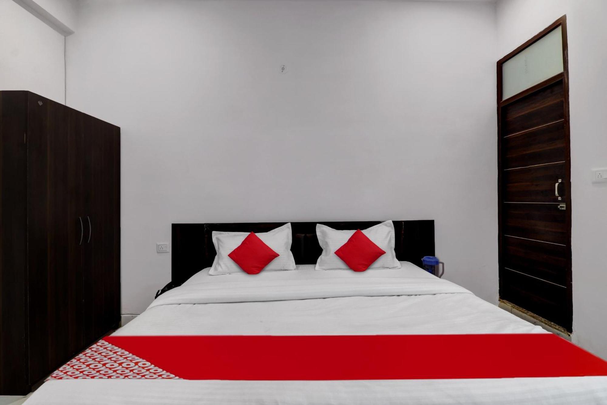 Hotel O Om Pushp Residency Mathura Exteriör bild