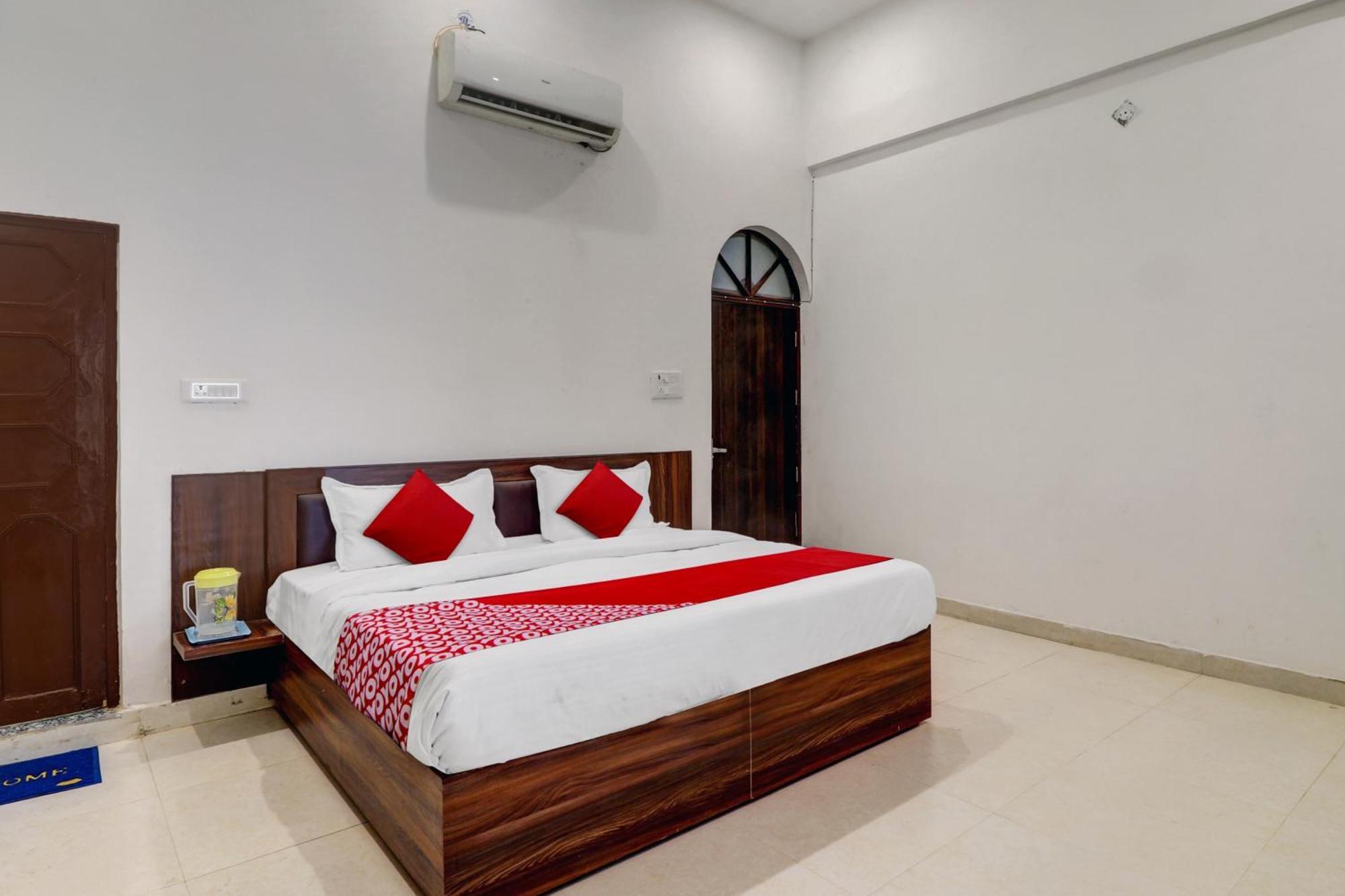 Hotel O Om Pushp Residency Mathura Exteriör bild