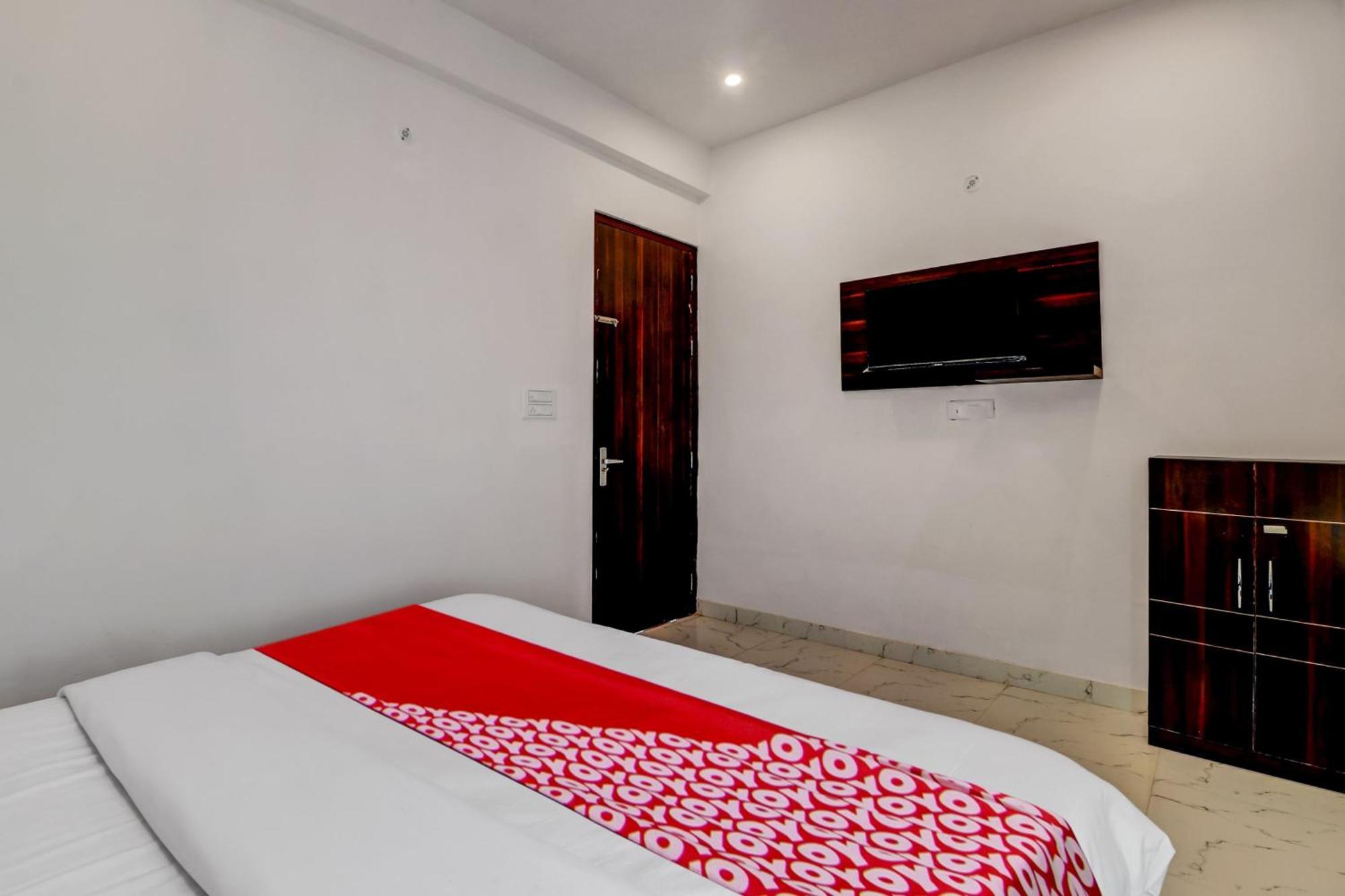 Hotel O Om Pushp Residency Mathura Exteriör bild
