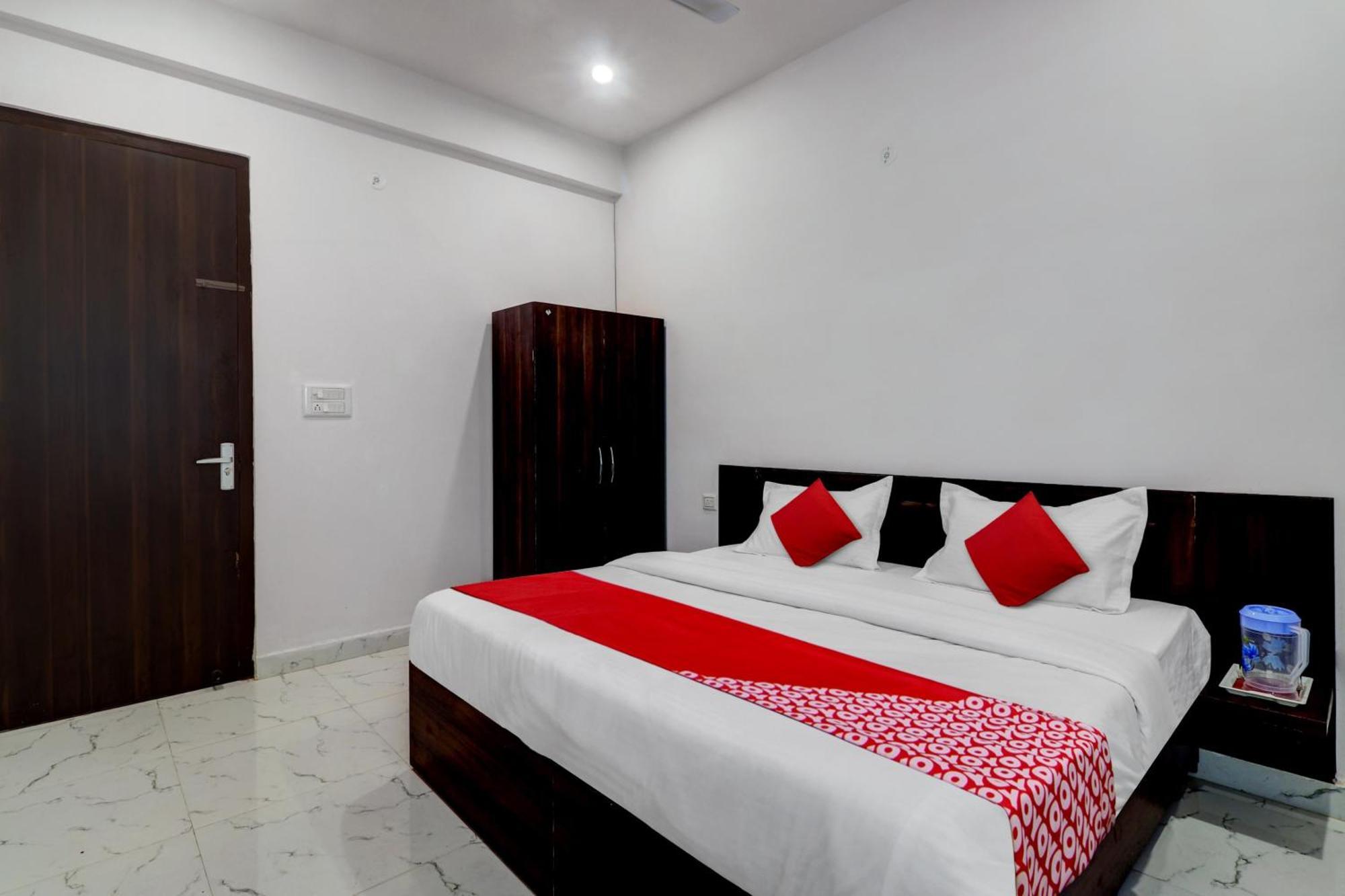 Hotel O Om Pushp Residency Mathura Exteriör bild