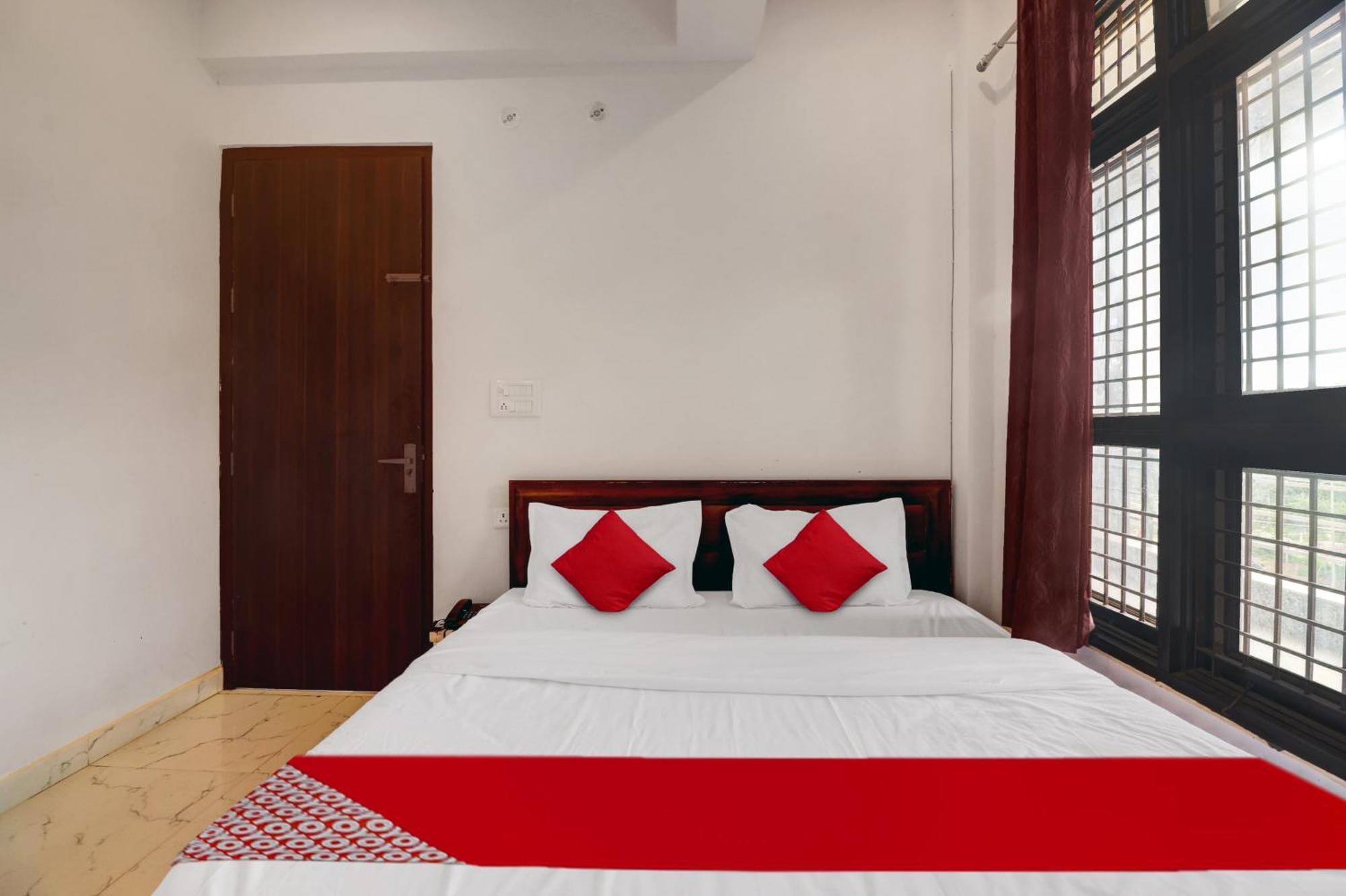 Hotel O Om Pushp Residency Mathura Exteriör bild