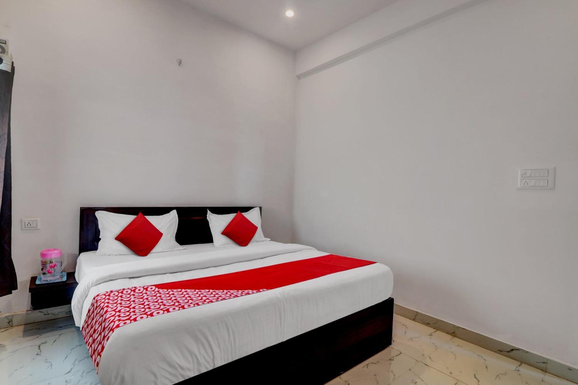 Hotel O Om Pushp Residency Mathura Exteriör bild